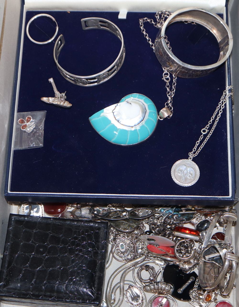 A group of assorted modern 925 and white metal jewellery, including necklaces, earrings, brooches etc.